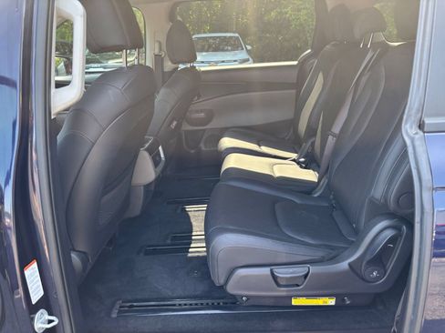 Used 2026 Kia Carnival FWD image 23