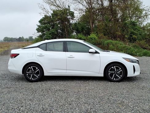 Used 2024 Nissan Sentra SV FWD image 4