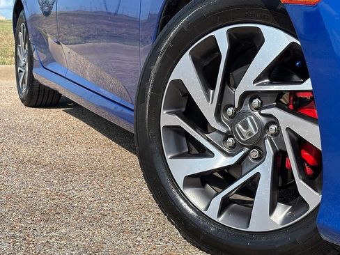 Used 2017 Honda Civic EX image 2