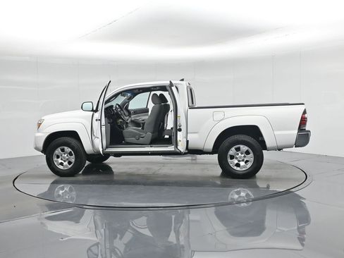 Used 2014 Toyota Tacoma PreRunner image 31