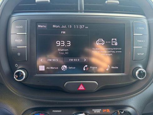 Used 2025 Kia Soul LX w/ LX Technology Package FWD image 25