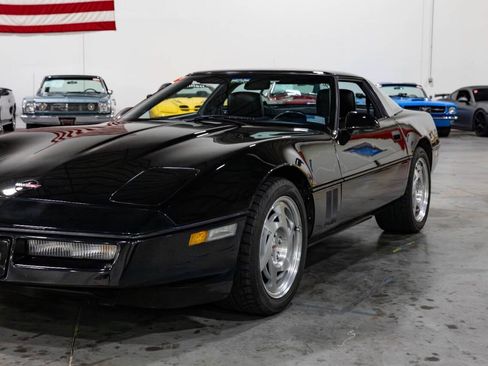 Used 1990 Chevrolet Corvette Coupe RWD image 34