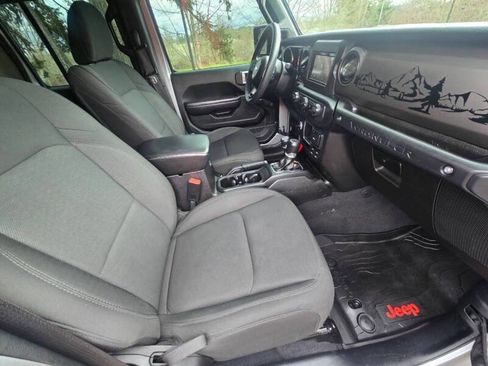 Used 2018 Jeep Wrangler Unlimited Sport AWD/4WD image 12