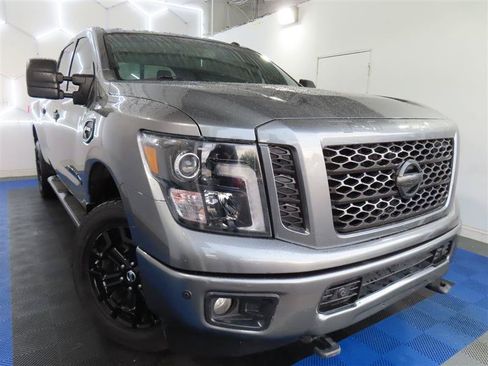 Used 2019 Nissan Titan SV w/ SV Convenience Package AWD/4WD image 2