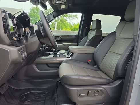 Used 2024 Chevrolet Silverado 1500 ZR2 AWD/4WD image 10