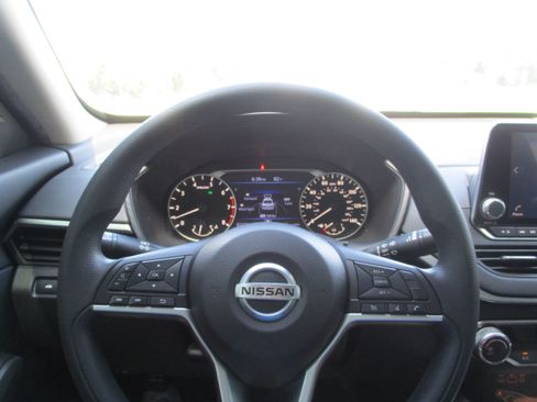 Used 2022 Nissan Altima 2.5 SV FWD image 16