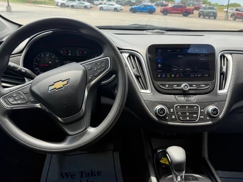 Used 2025 Chevrolet Malibu LT FWD image 13