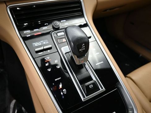 Used 2019 Porsche Panamera image 26
