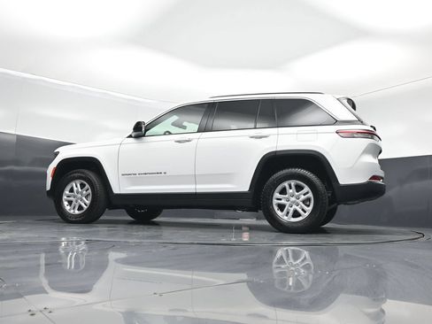 Used 2025 Jeep Grand Cherokee Laredo w/ Luxury Tech Group I AWD/4WD image 46