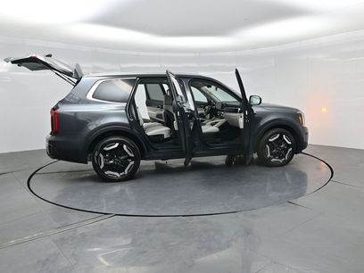 Used 2024 Kia Telluride S w/ S Sunroof Package