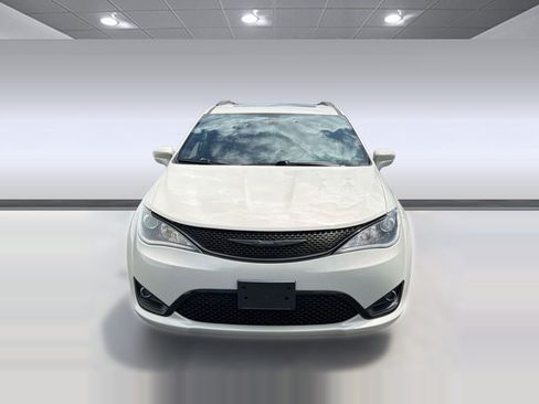 Used 2020 Chrysler Pacifica Touring-L Plus w/ S Appearance Package FWD image 6