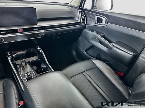 Certified 2024 Kia Sorento S image 23