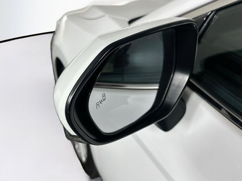 Used 2018 Toyota Camry XLE image 16