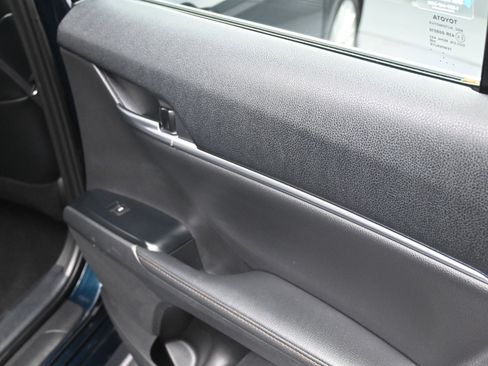 Used 2020 Toyota Camry XLE image 23