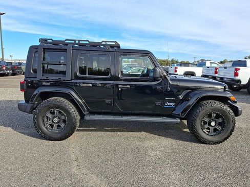 Used 2023 Jeep Wrangler Unlimited Sahara image 13