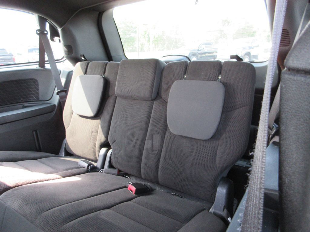 Used 2018 Dodge Grand Caravan SE FWD image 18