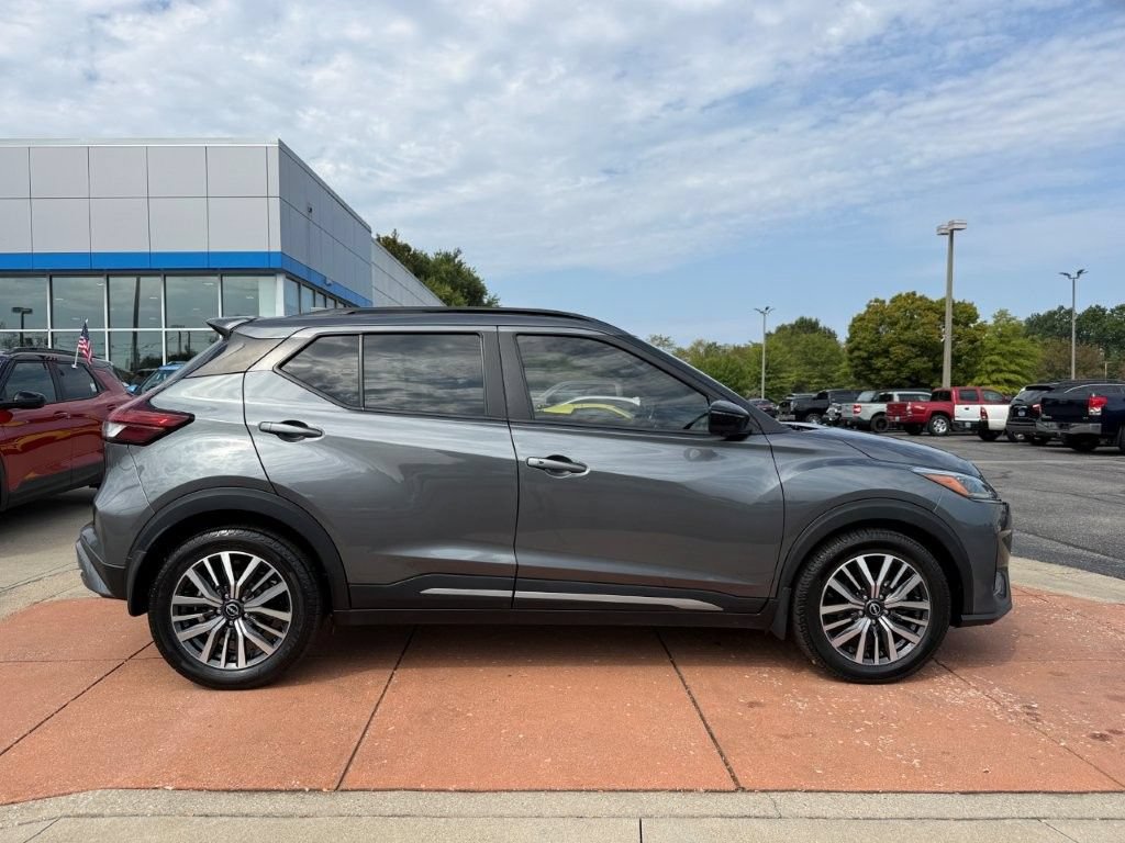 Used 2023 Nissan Kicks SR w/ SR Premium Package FWD image 7