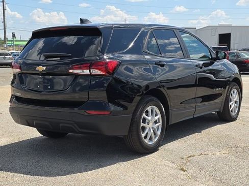 Used 2023 Chevrolet Equinox LS w/ LS Convenience Package image 5