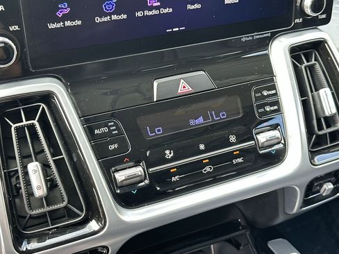 Certified 2023 Kia Sorento SX AWD/4WD image 16