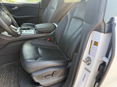 Used 2019 Audi Q8 Premium Plus w/ Premium Plus AWD/4WD image 13
