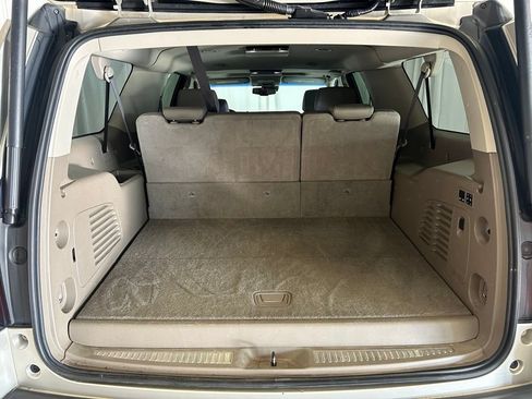 Used 2017 Chevrolet Suburban Premier AWD/4WD image 31