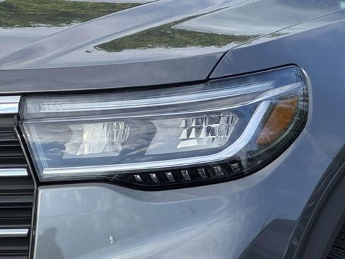 Used 2026 Ford Explorer Active AWD/4WD image 10
