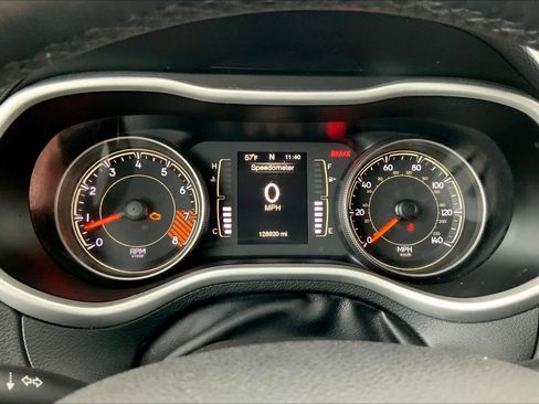 Used 2015 Jeep Cherokee Latitude w/ Comfort/Convenience Group FWD image 26