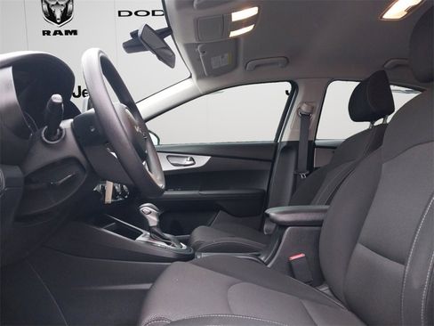 Used 2023 Kia Forte LX image 7