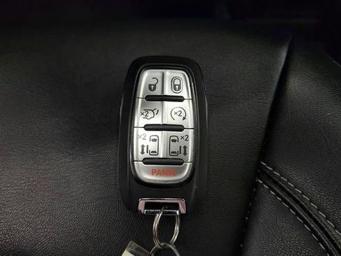 Used 2025 Chrysler Pacifica Select FWD image 31
