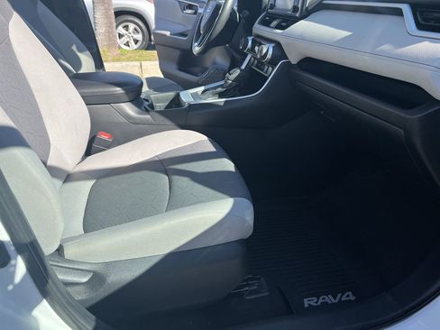 Used 2020 Toyota RAV4 XLE w/ XLE Grade Weather Package image 34