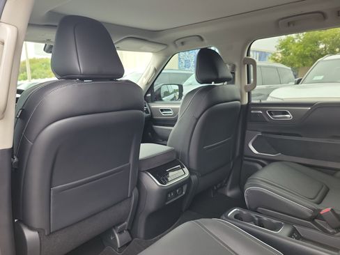 New 2026 INFINITI QX80 Luxe image 10