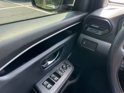 Certified 2025 Honda Pilot Sport image 17