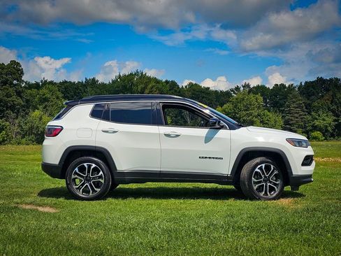 Used 2023 Jeep Compass Limited AWD/4WD image 3