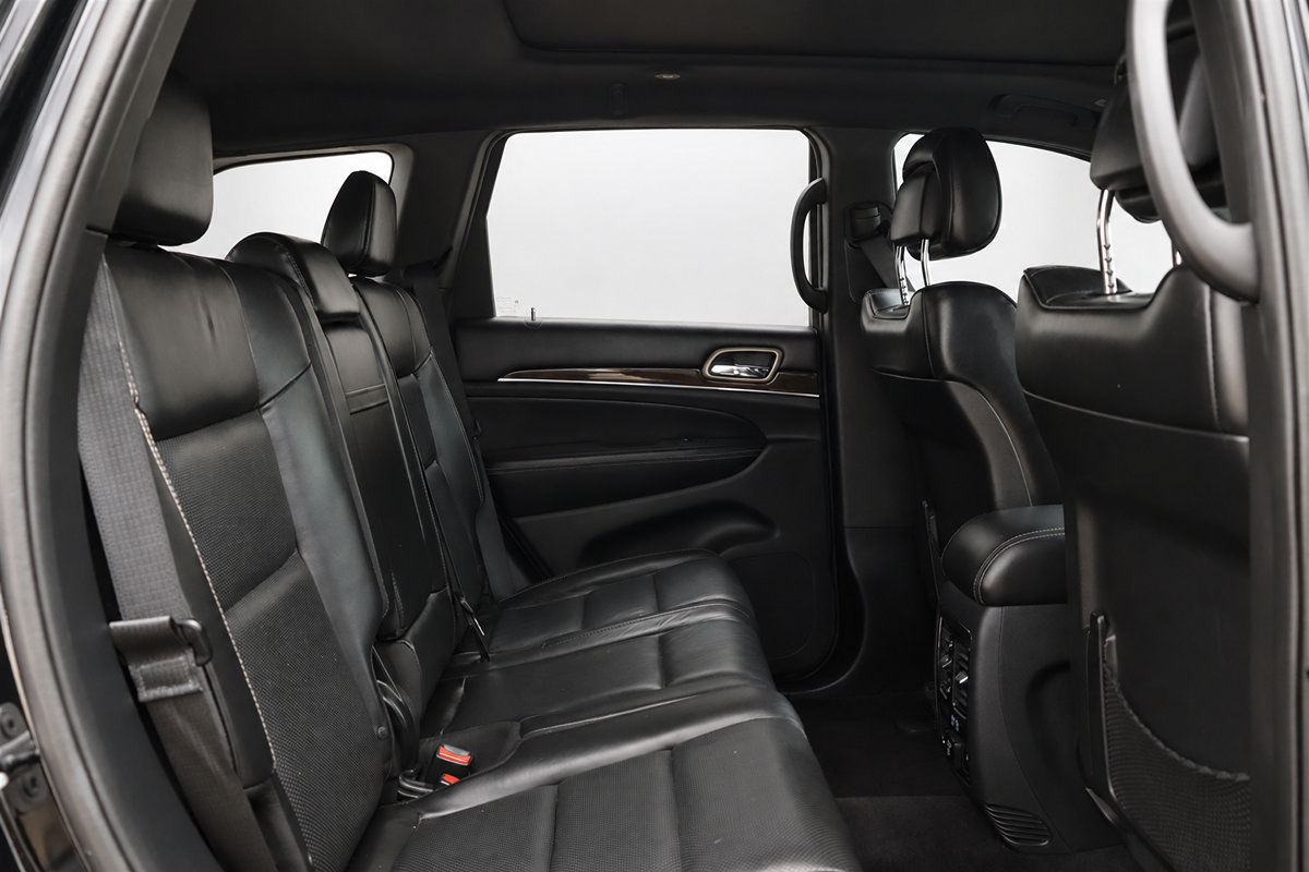 Used 2017 Jeep Grand Cherokee Overland RWD image 14