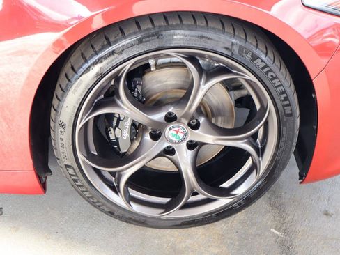 Used 2018 Alfa Romeo Giulia Ti Sport w/ Quick Order Package 22U Sport RWD image 41