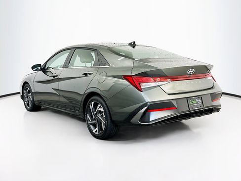 Used 2025 Hyundai Elantra SEL image 5