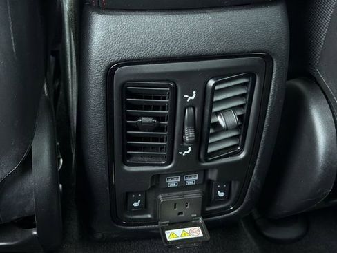 Used 2024 Dodge Durango GT RWD image 19