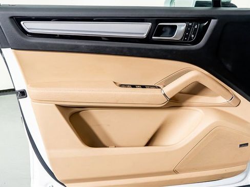 Used 2022 Porsche Cayenne S image 56