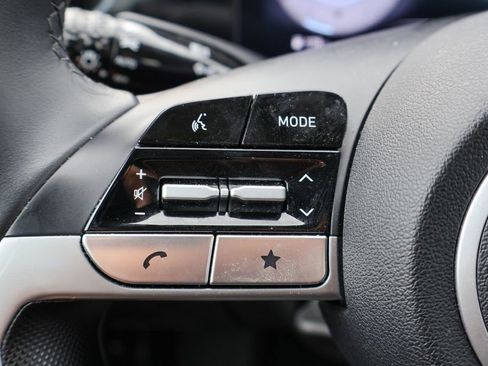 Used 2025 Hyundai Elantra Limited FWD image 12