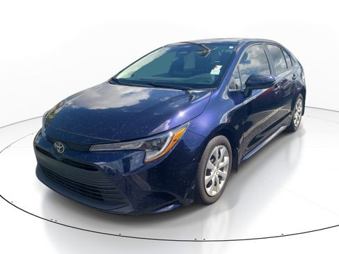 Used 2025 Toyota Corolla LE FWD image 3