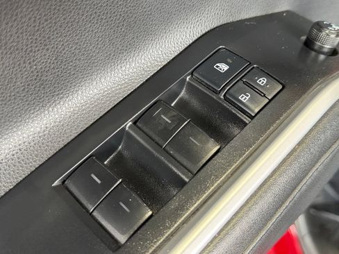 Used 2021 Toyota Highlander XSE FWD image 19