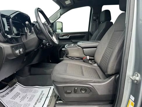 Used 2024 GMC Sierra 3500 SLE w/ SLE Value Package AWD/4WD image 9