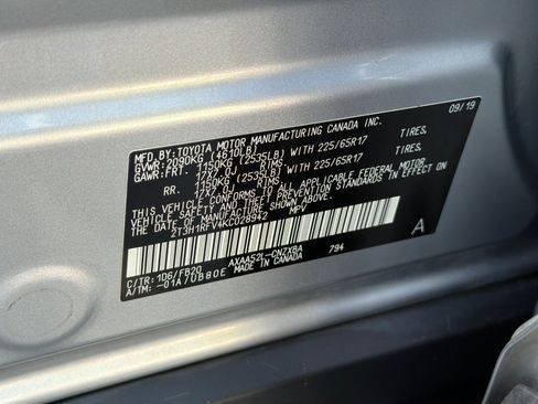 Used 2019 Toyota RAV4 LE w/ Carpet Mat Package FWD image 39