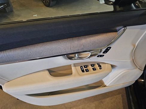 Certified 2025 Volvo V90 B6 Cross Country Plus image 18