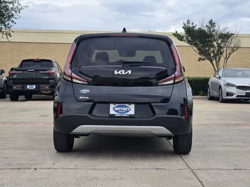 Certified 2025 Kia Soul LX w/ LX Technology Package FWD image 7