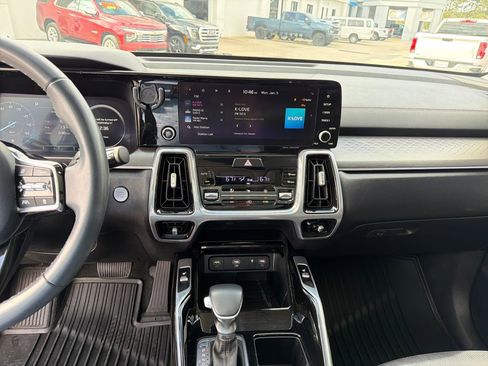 Used 2023 Kia Sorento SX image 18