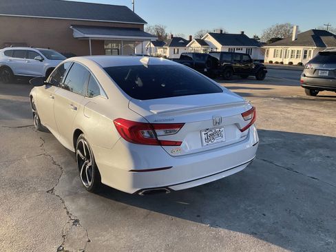 Used 2018 Honda Accord Sport image 5