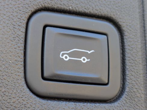 Certified 2023 GMC Terrain SLT w/ Infotainment Package II image 18