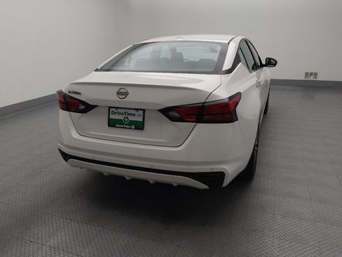 Used 2025 Nissan Altima 2.5 SV FWD image 7