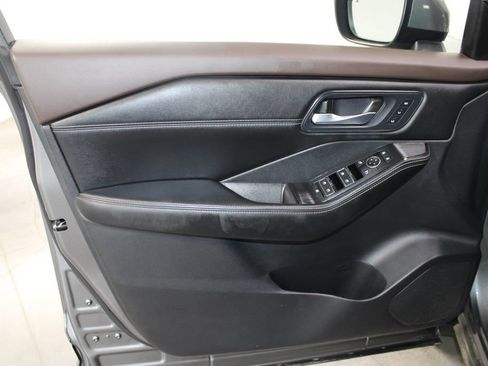 Used 2023 Nissan Rogue SL FWD image 17